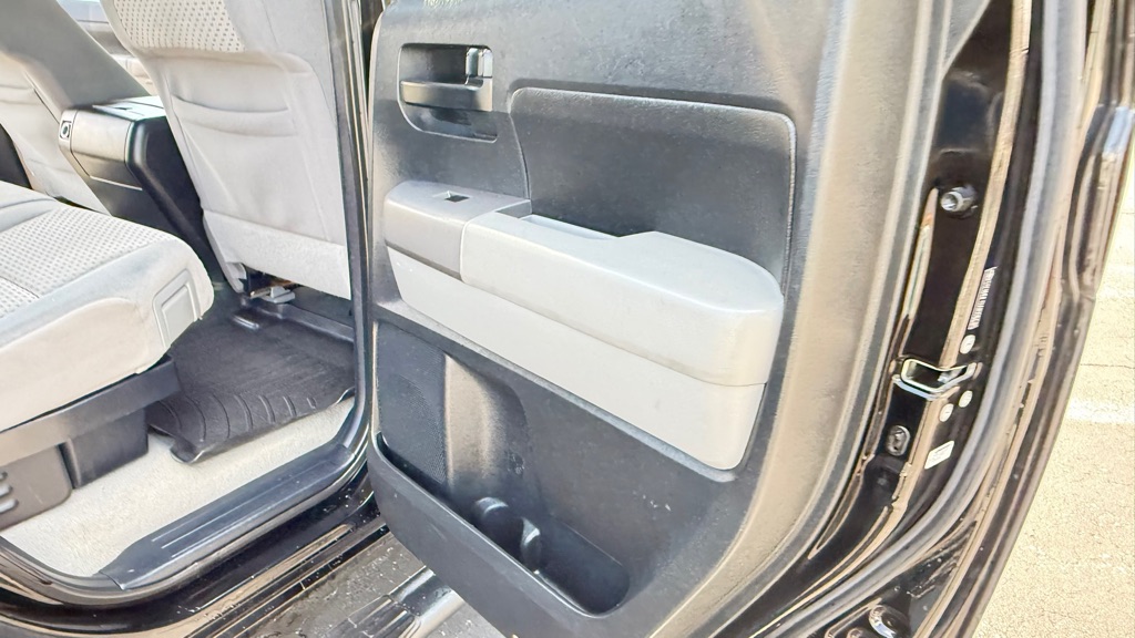 Photo 18 of this TOYOTA TUNDRA