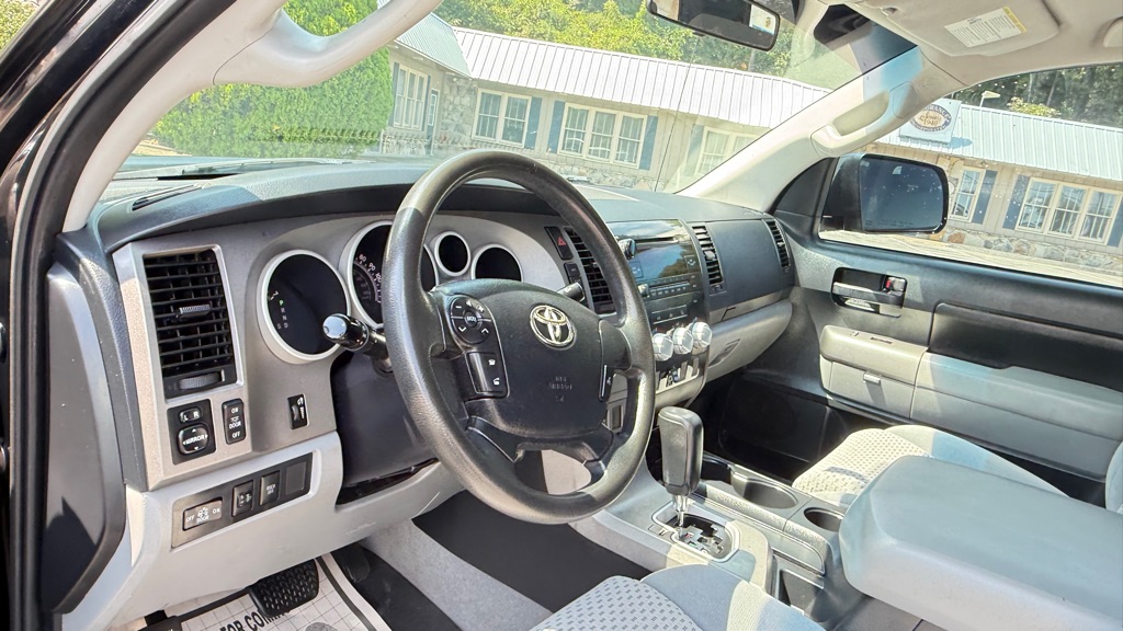 Photo 22 of this TOYOTA TUNDRA