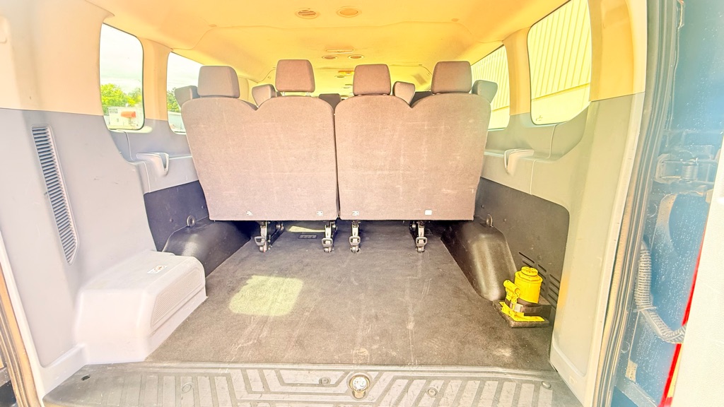 Photo 17 of this FORD TRANSIT