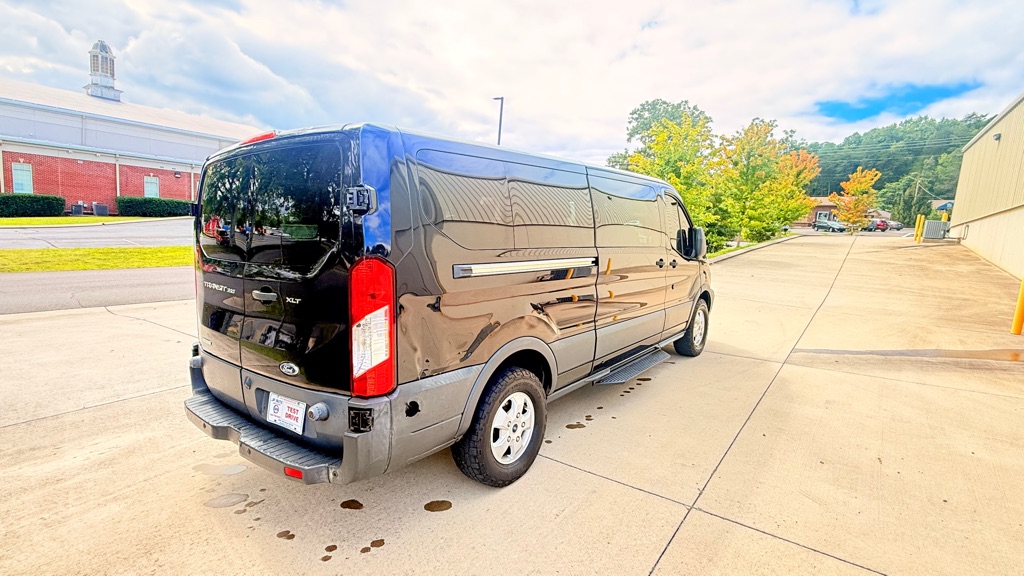 Photo 5 of this FORD TRANSIT