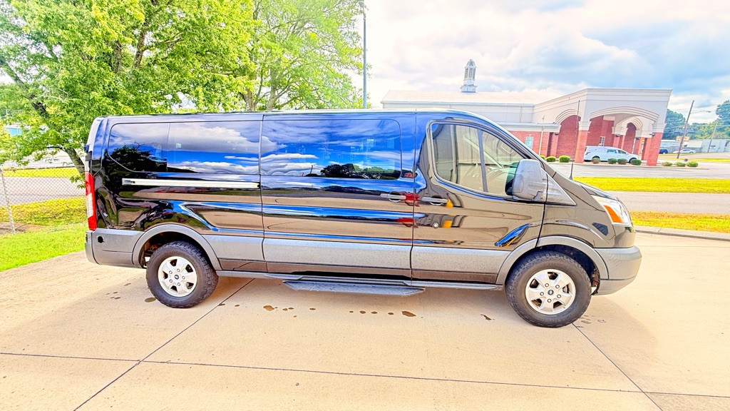Photo 4 of this FORD TRANSIT