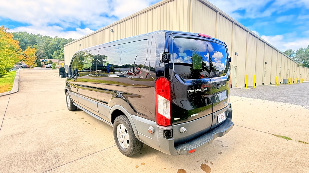 Photo 7 of this FORD TRANSIT