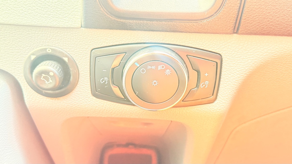 Photo 29 of this FORD TRANSIT