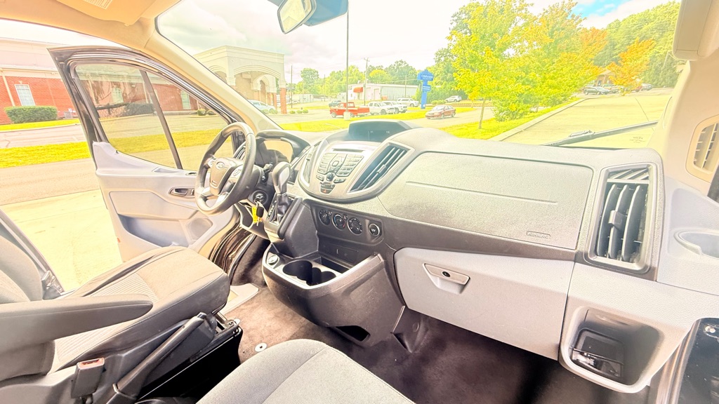 Photo 16 of this FORD TRANSIT