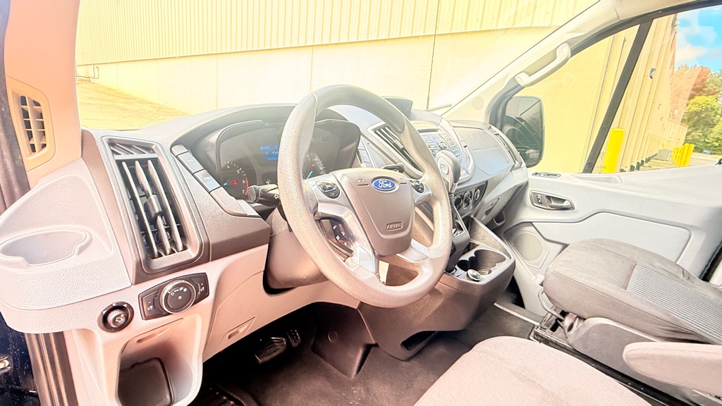 Photo 9 of this FORD TRANSIT