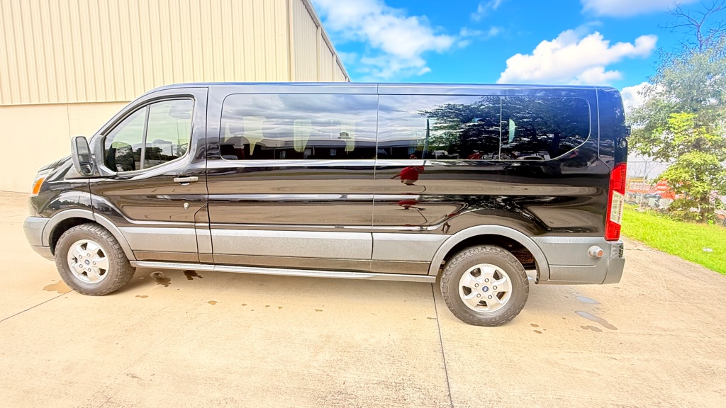 Photo 8 of this FORD TRANSIT