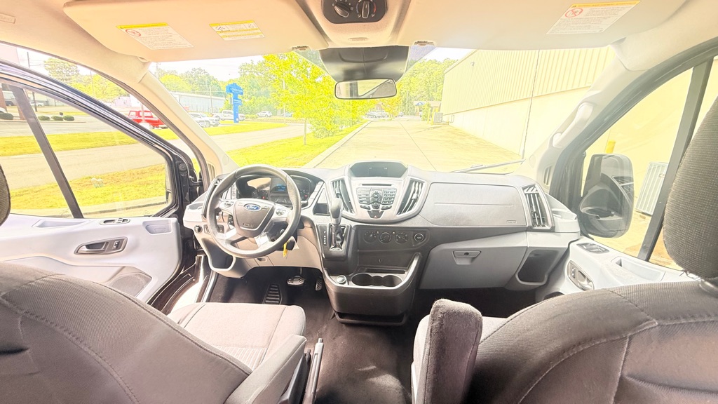 Photo 14 of this FORD TRANSIT