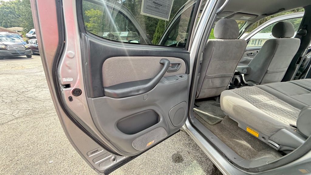 Photo 28 of this TOYOTA TUNDRA