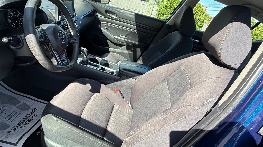 Photo 9 of this NISSAN ALTIMA