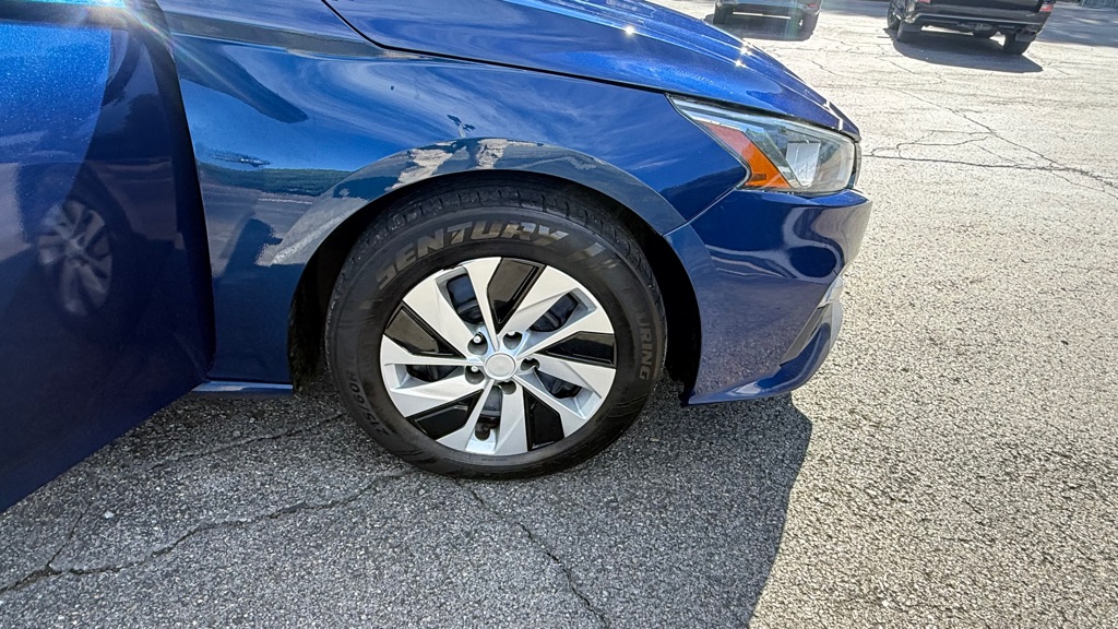 Photo 18 of this NISSAN ALTIMA