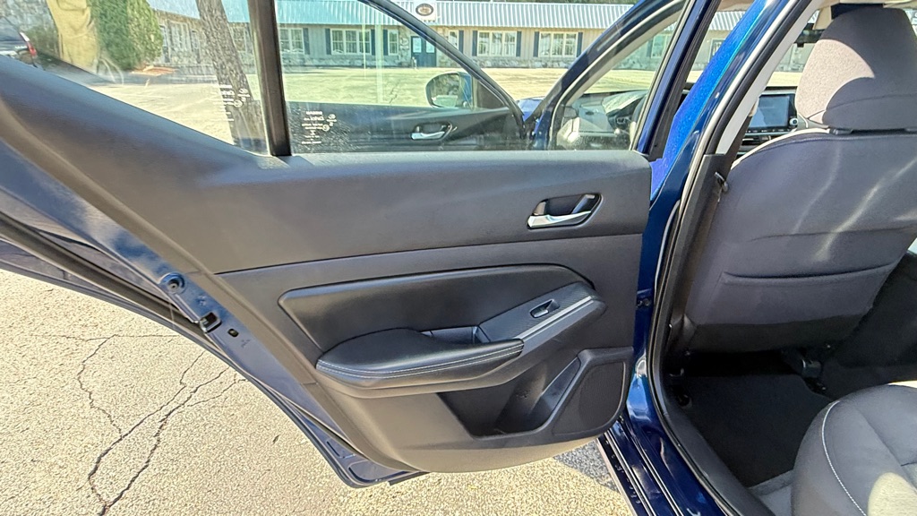 Photo 23 of this NISSAN ALTIMA