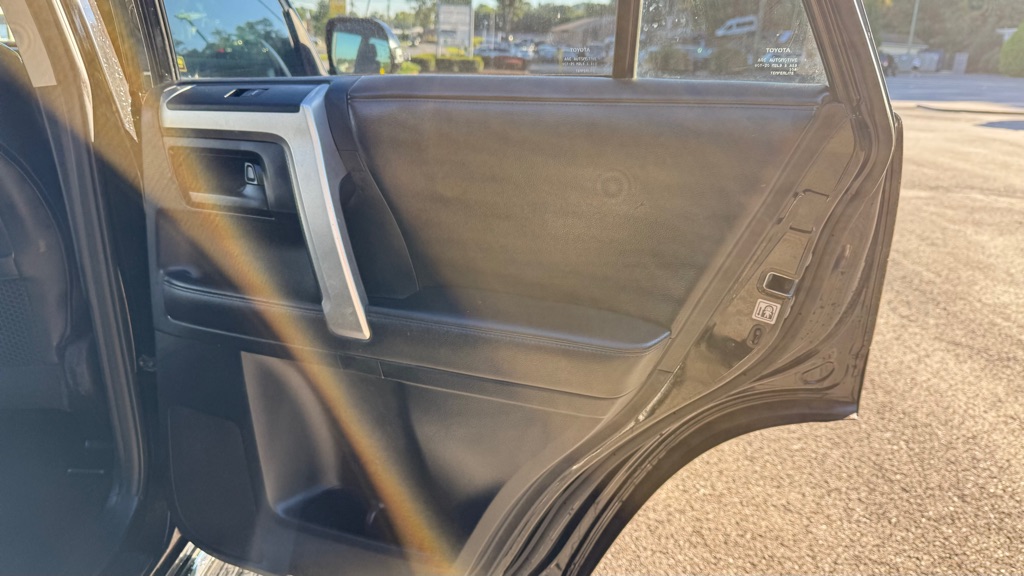 Photo 25 of this TOYOTA 4RUNNER