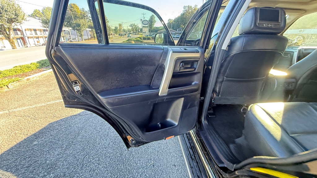 Photo 23 of this TOYOTA 4RUNNER