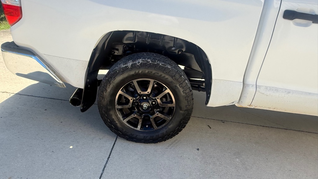 Photo 23 of this TOYOTA TUNDRA