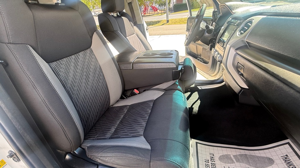 Photo 13 of this TOYOTA TUNDRA