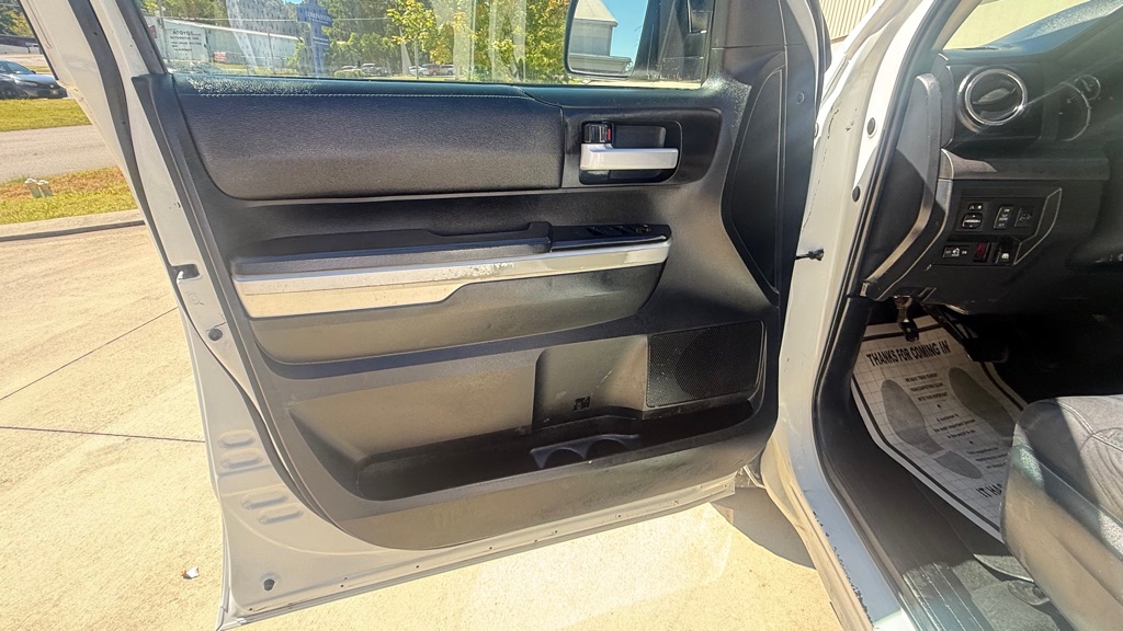 Photo 25 of this TOYOTA TUNDRA