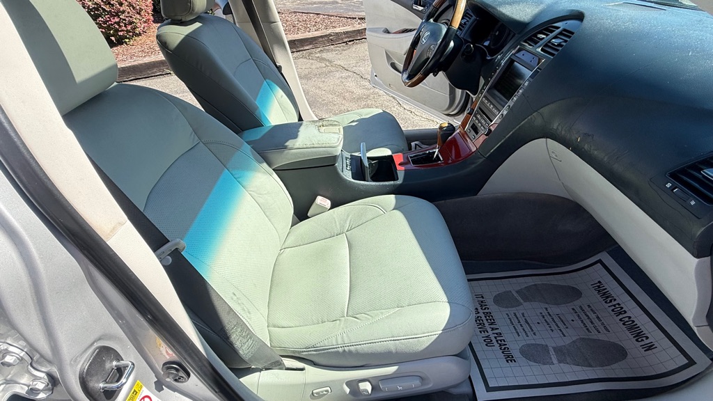 Photo 12 of this LEXUS ES