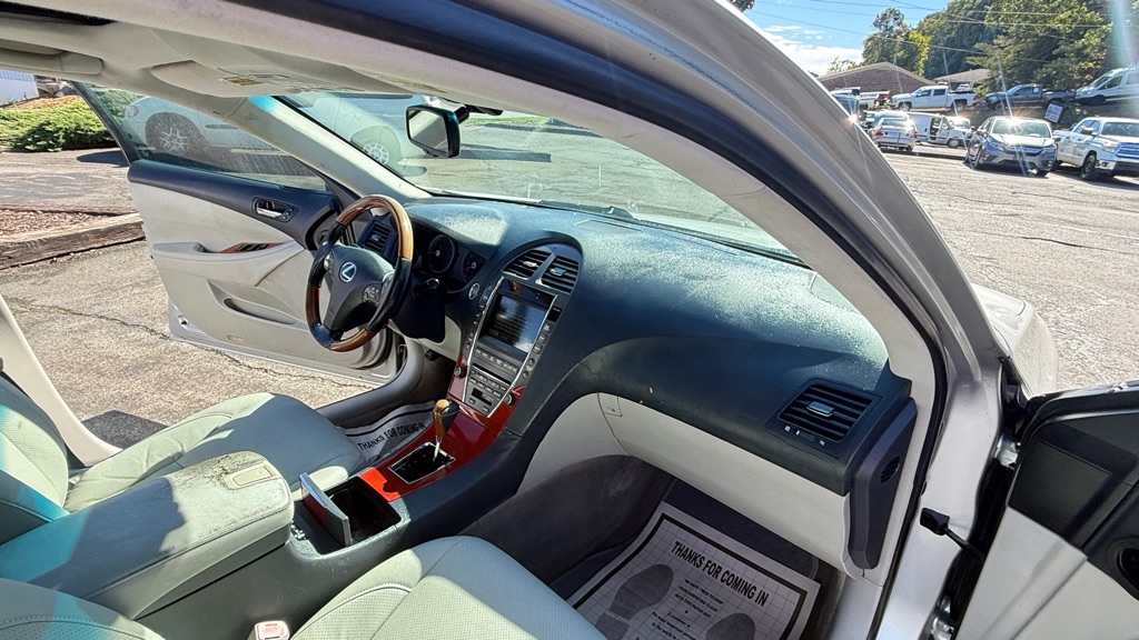 Photo 11 of this LEXUS ES