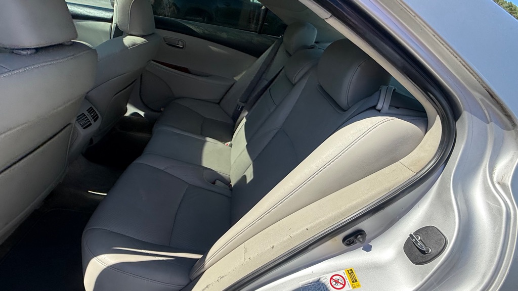 Photo 19 of this LEXUS ES