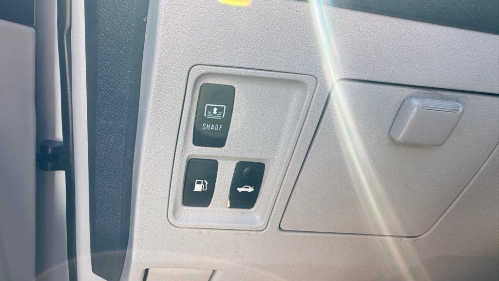 Photo 24 of this LEXUS ES