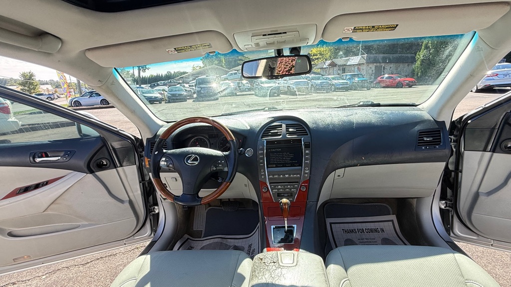 Photo 13 of this LEXUS ES