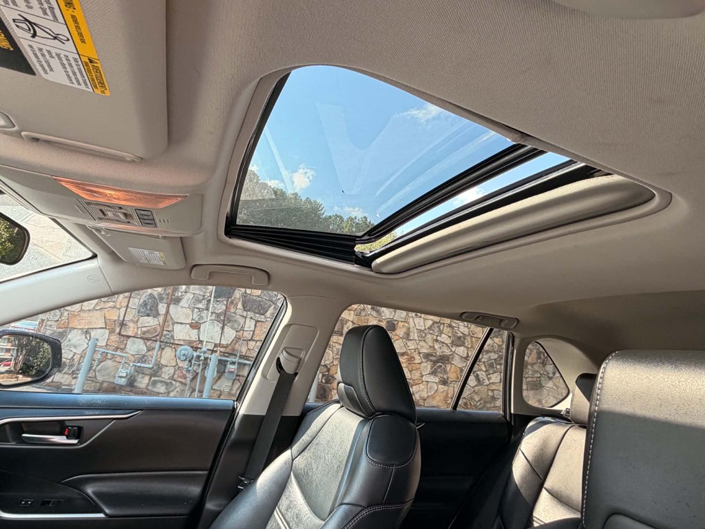 Photo 9 of this TOYOTA RAV4