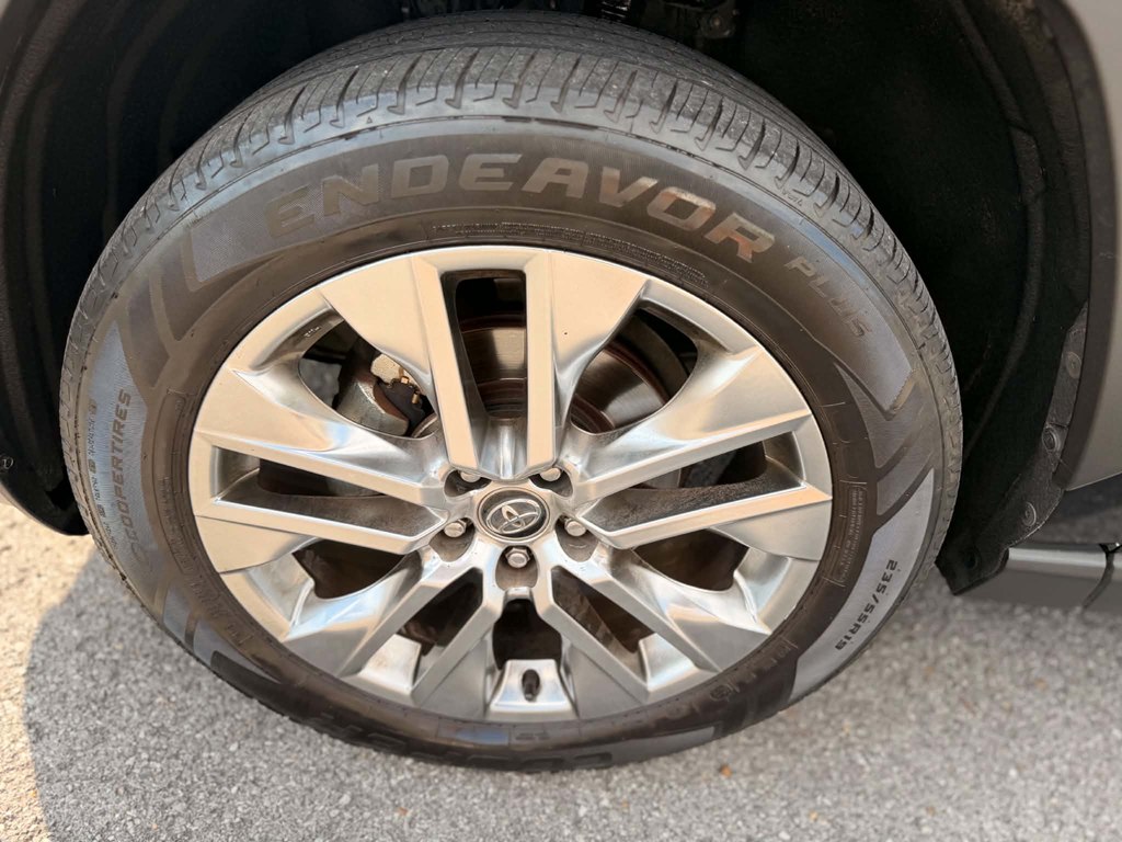 Photo 18 of this TOYOTA RAV4