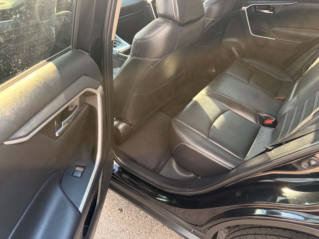 Photo 14 of this TOYOTA RAV4