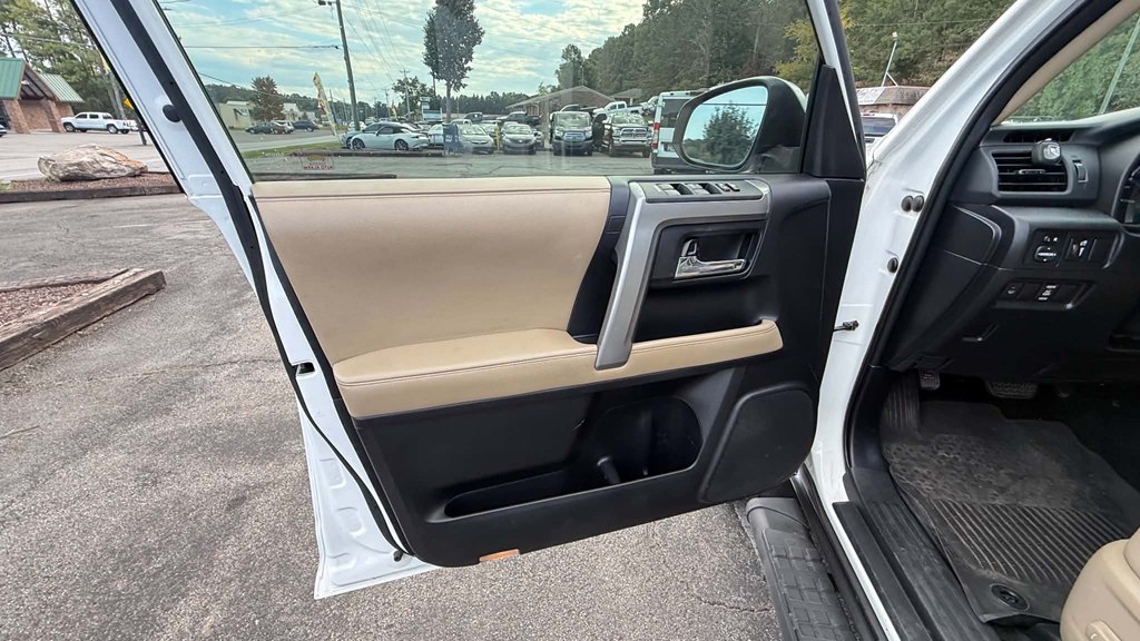 Photo 8 of this TOYOTA 4RUNNER