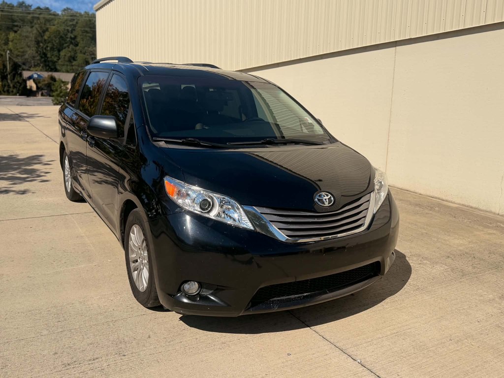 2017 TOYOTA SIENNA