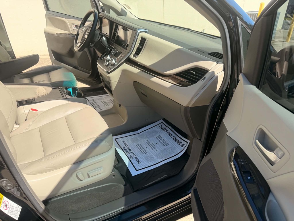 Photo 12 of this TOYOTA SIENNA