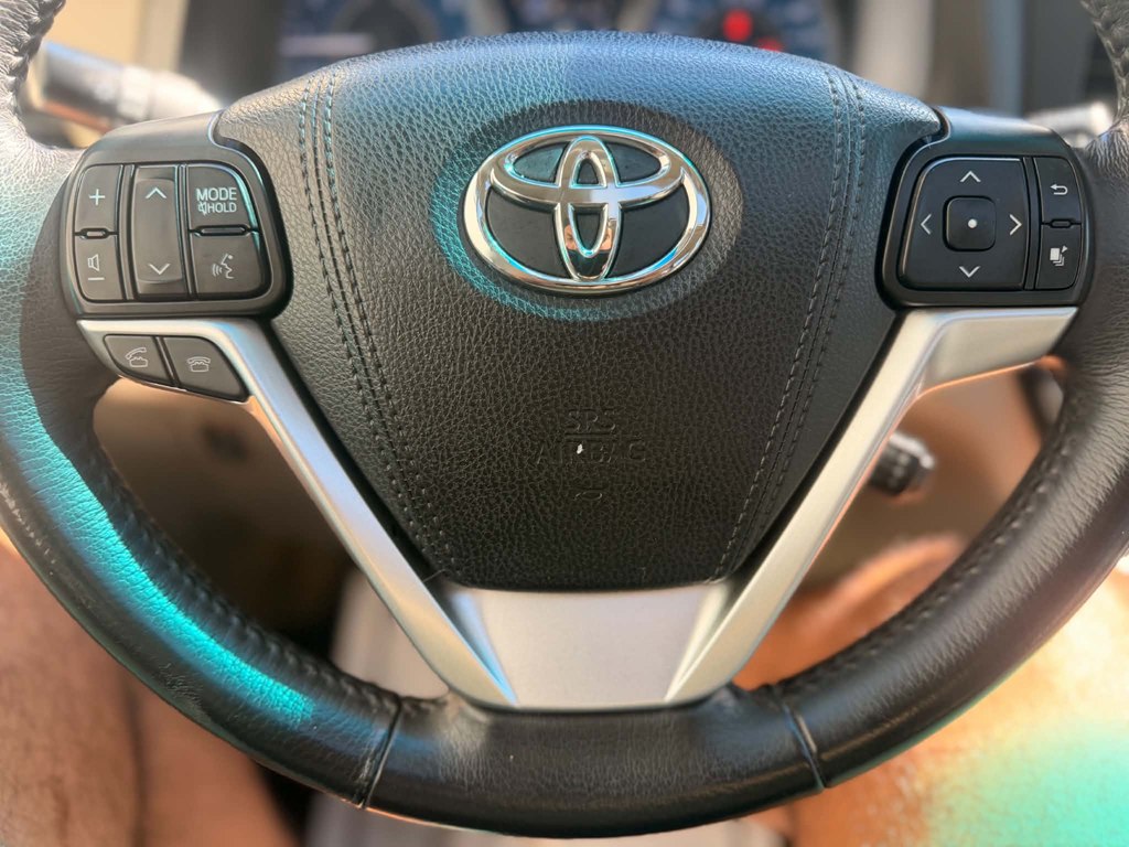 Photo 15 of this TOYOTA SIENNA