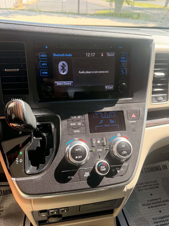 Photo 11 of this TOYOTA SIENNA