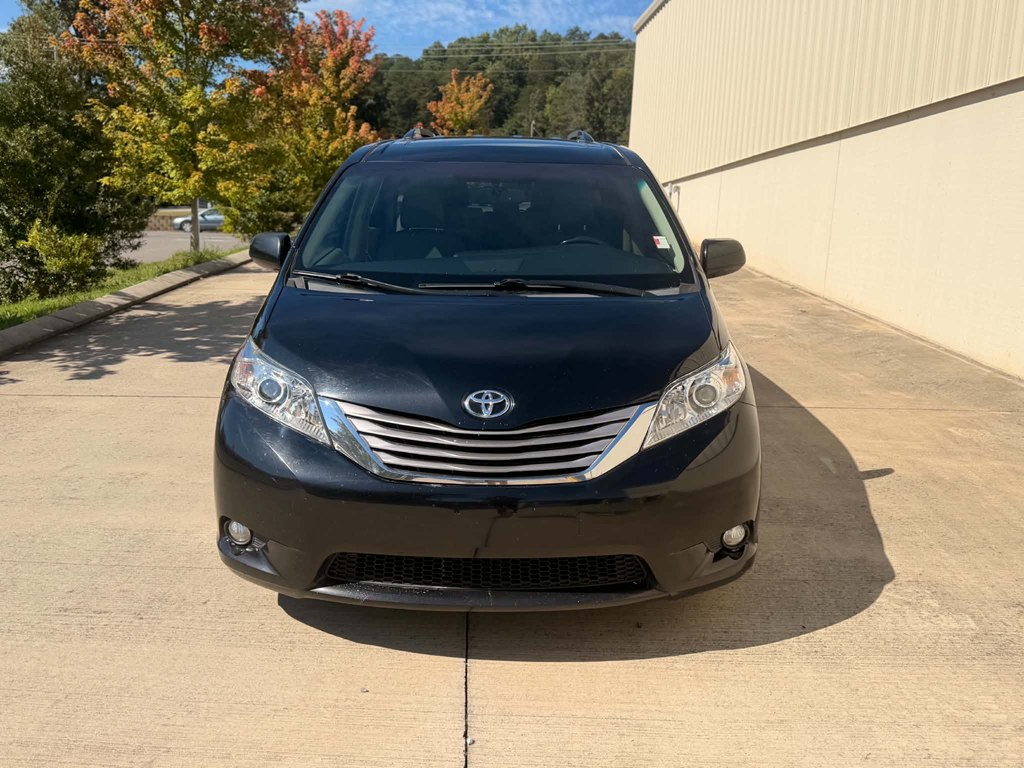 Photo 2 of this TOYOTA SIENNA