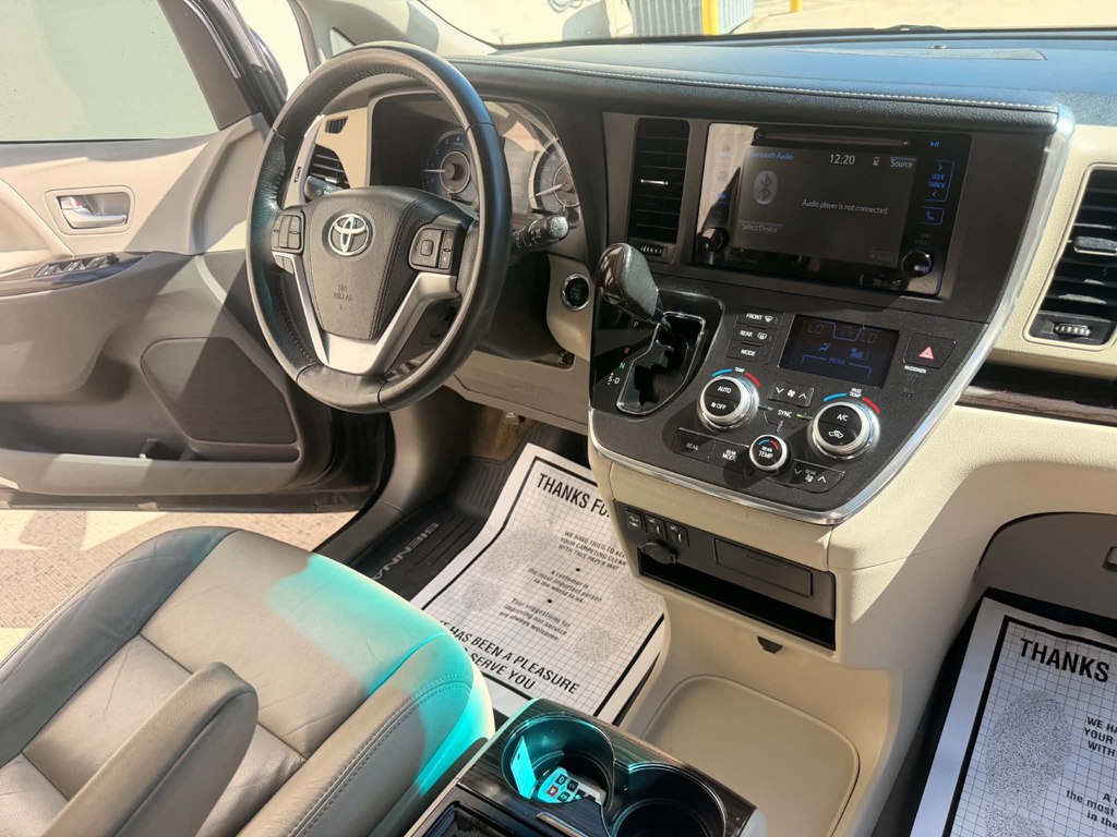 Photo 8 of this TOYOTA SIENNA