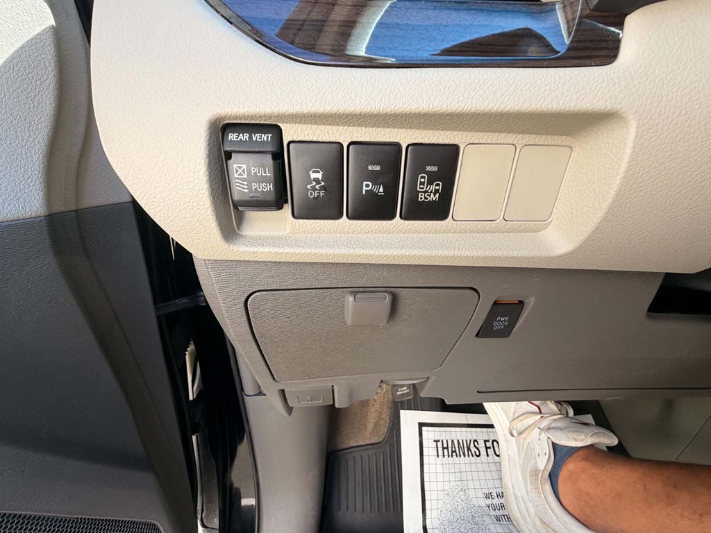 Photo 16 of this TOYOTA SIENNA