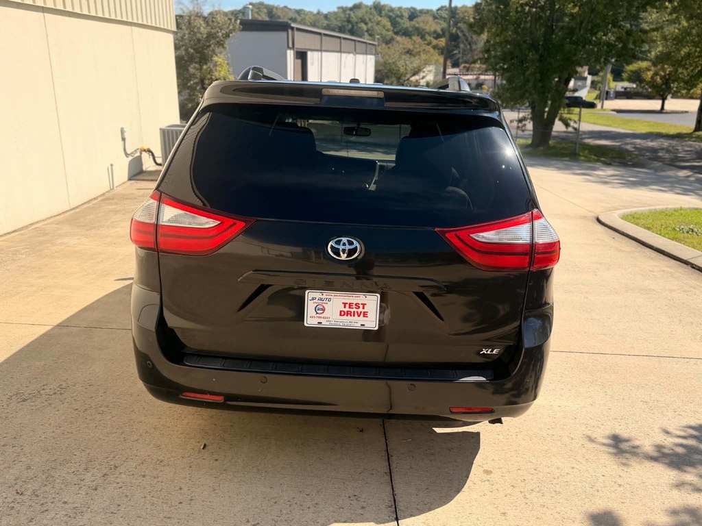 Photo 5 of this TOYOTA SIENNA