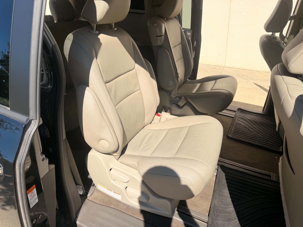 Photo 13 of this TOYOTA SIENNA