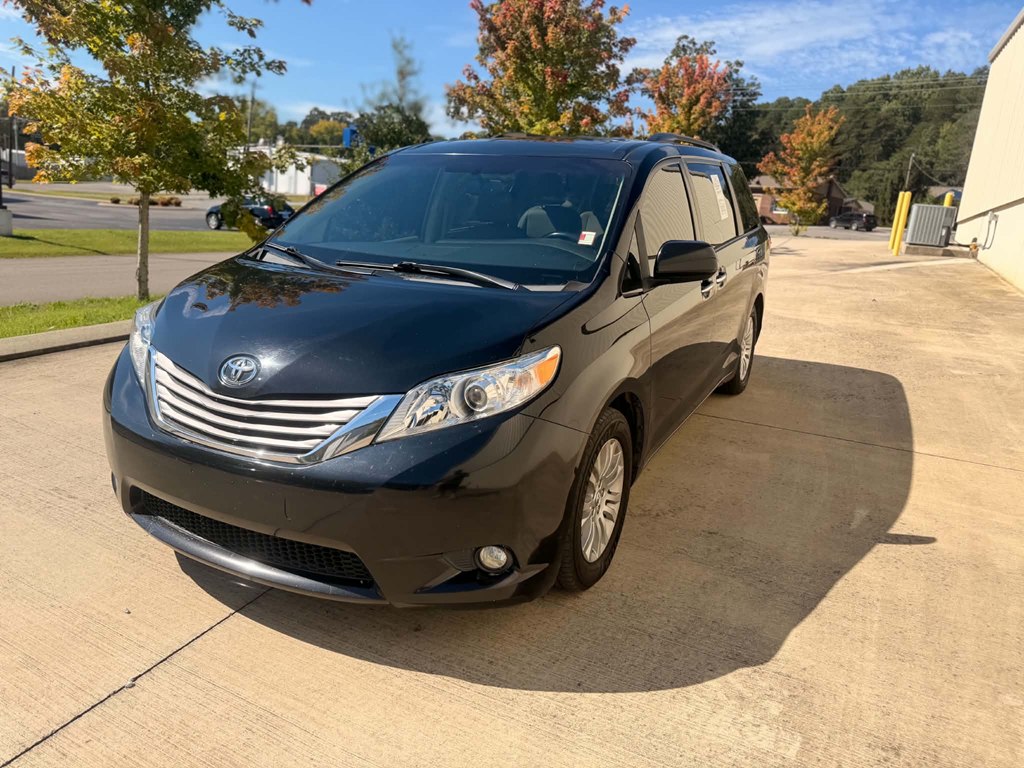 Photo 3 of this TOYOTA SIENNA