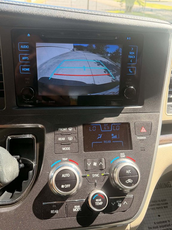 Photo 9 of this TOYOTA SIENNA