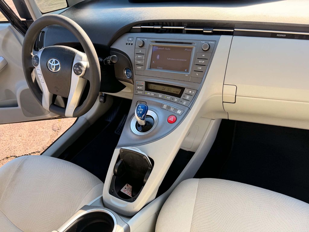 Photo 12 of this TOYOTA PRIUS