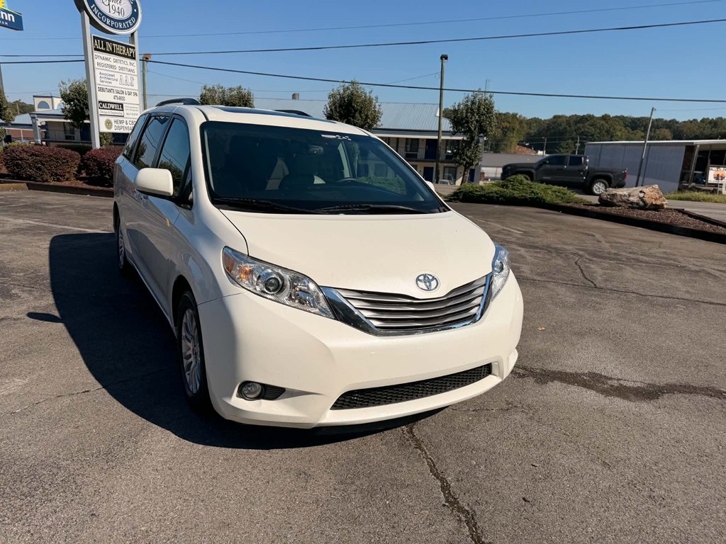 2017 TOYOTA SIENNA