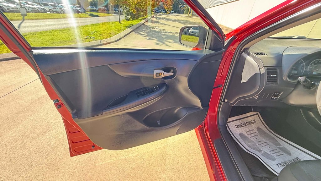Photo 19 of this TOYOTA COROLLA