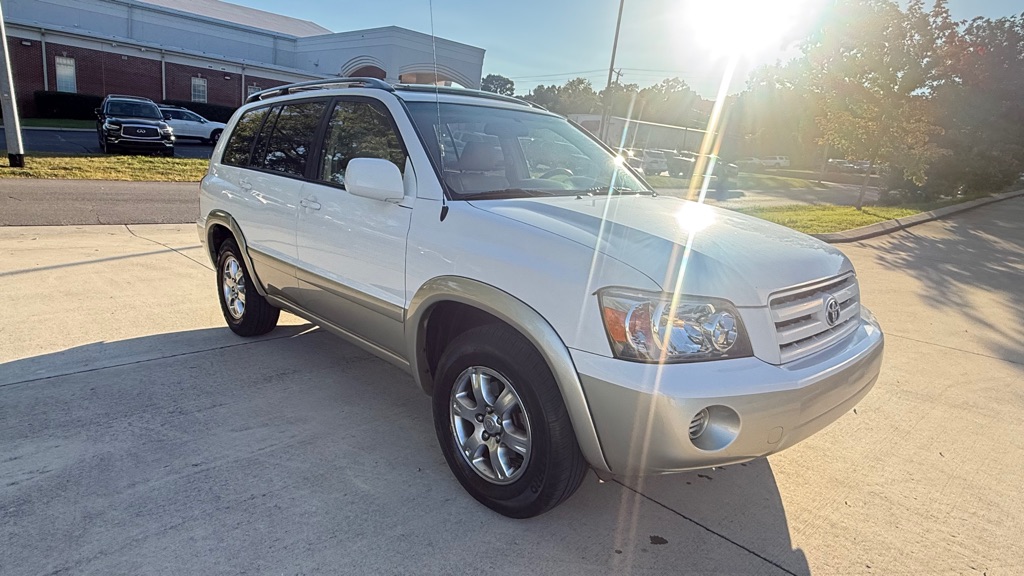 Photo 2 of this TOYOTA HIGHLANDER