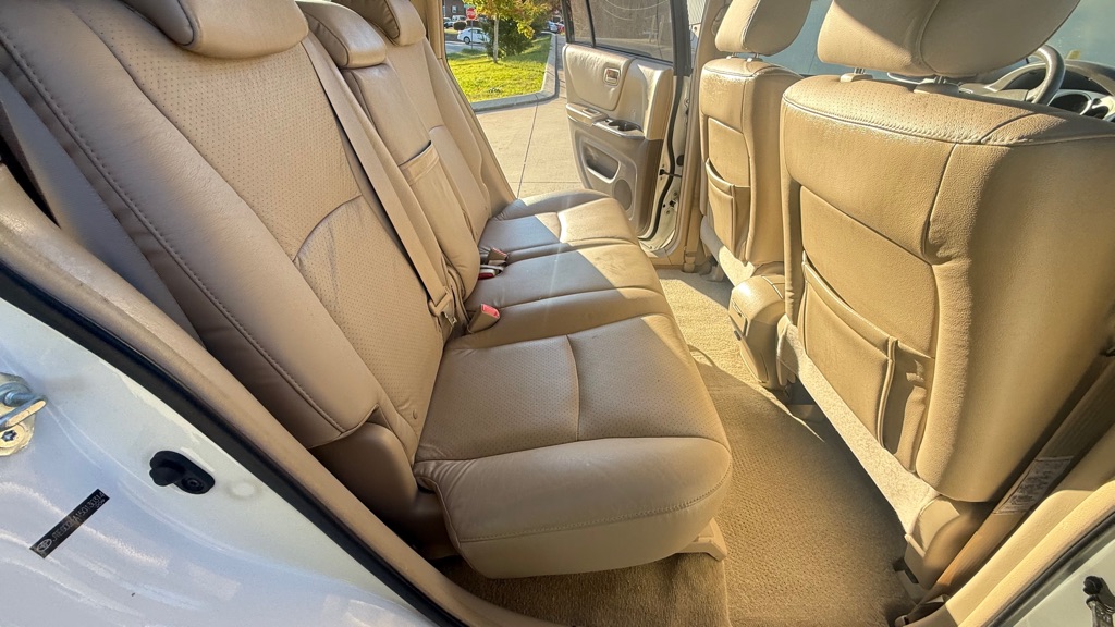 Photo 14 of this TOYOTA HIGHLANDER