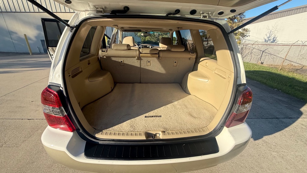 Photo 13 of this TOYOTA HIGHLANDER