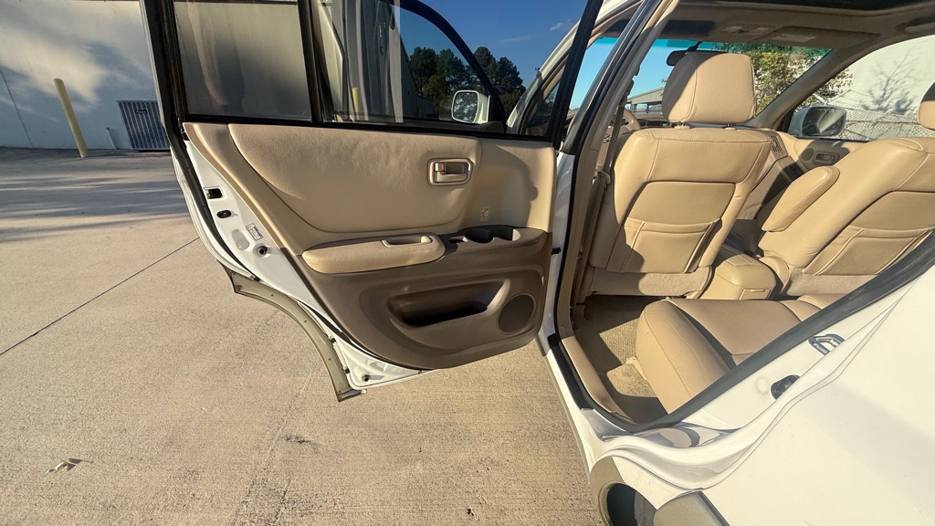 Photo 26 of this TOYOTA HIGHLANDER