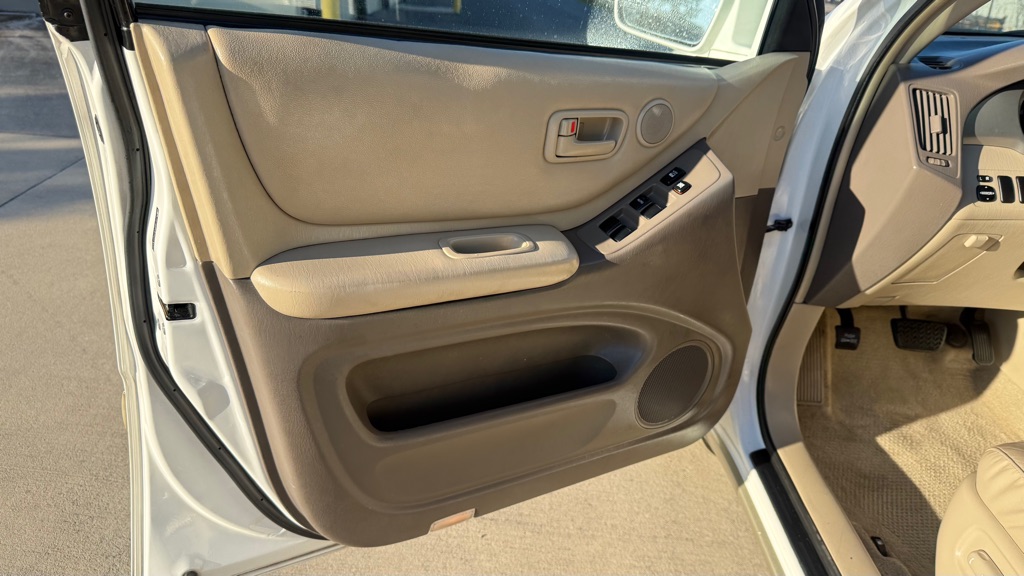 Photo 25 of this TOYOTA HIGHLANDER