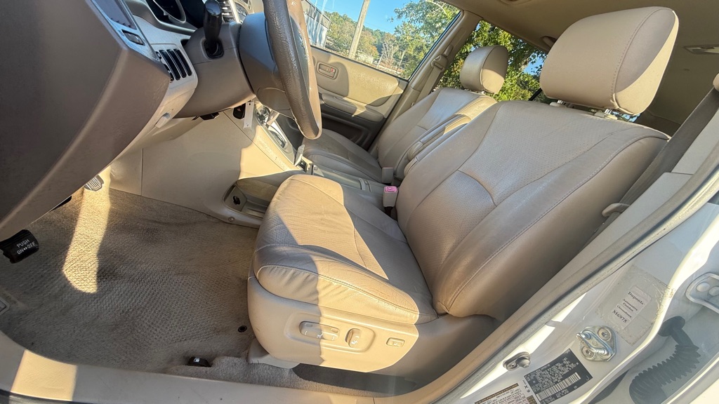 Photo 9 of this TOYOTA HIGHLANDER