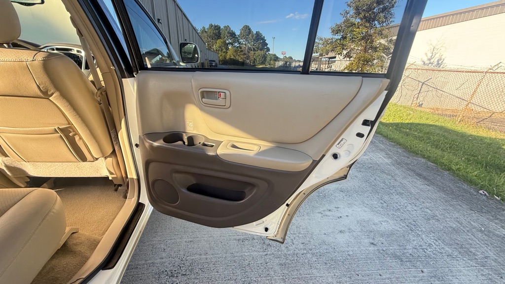 Photo 27 of this TOYOTA HIGHLANDER